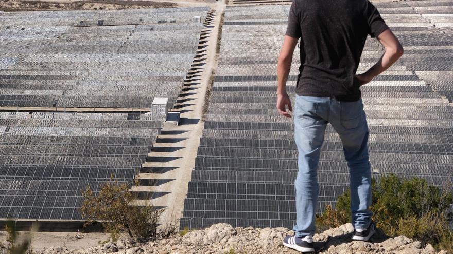 El Gobierno da vía libre a otra megaplanta solar: 88.300 paneles en tres zonas de l’Alcora