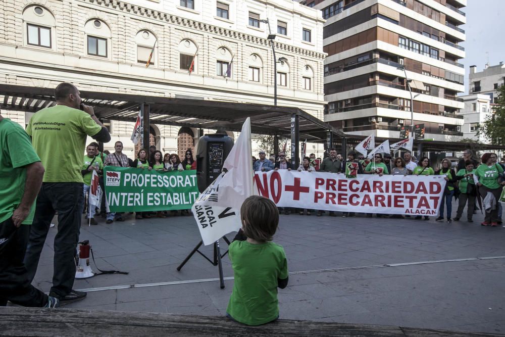 Los profesores interinos piden a Marzá que negocie