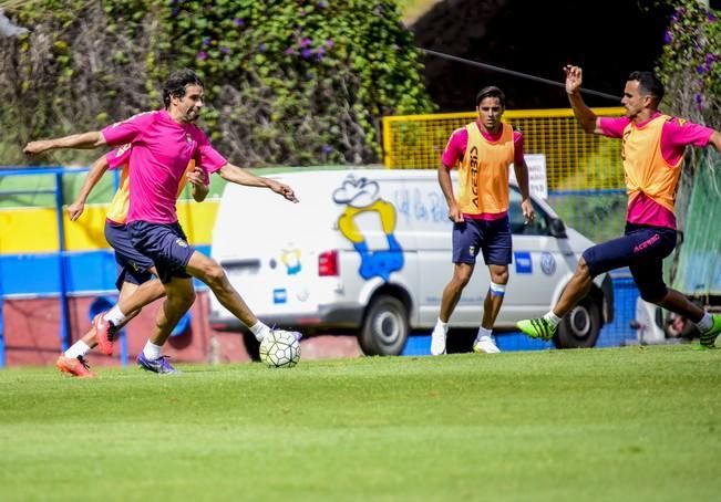 Entrenamiento de la UD LAS PALMAS en Barranco ...