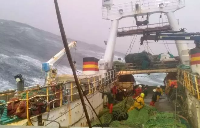 El Pitanxo naufragó con avisos por “vientos de fuerza huracanada” y olas de casi siete metros