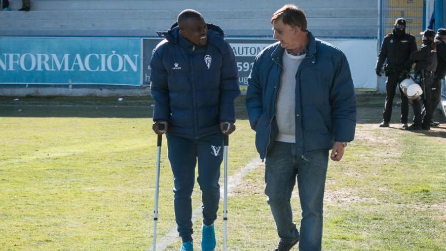 El centrocampista del Alcoyano Omgba dice adiós a la temporada