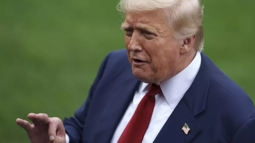 Trump amenaza con un arancel del 35% a la UE si no cumple con su pacto de invertir 600.000 millones en EEUU