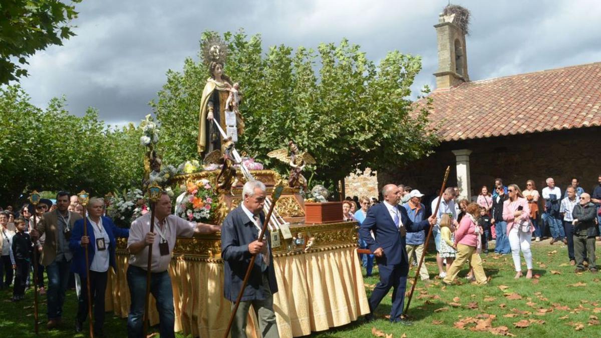 El fervor por la Virgen del Carmen vuelve a Navianos