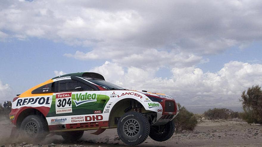 español. El piloto de coches Joan ´Nani´ Roma consiguió ayer su primer triunfo parcial en el Dakar al adjudicarse la penúltima etapa.