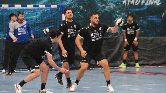 Quintas y Javi García, en el entrenamiento de ayer en O Gatañal.
