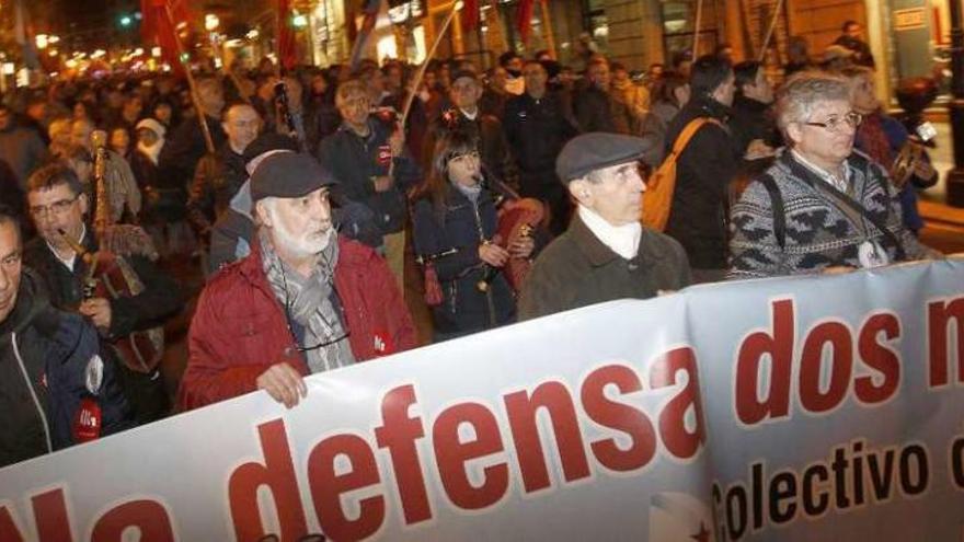 Cabeza de la manifestación convocada por la CIG que celebró ayer en Vigo. // Ricardo Grobas