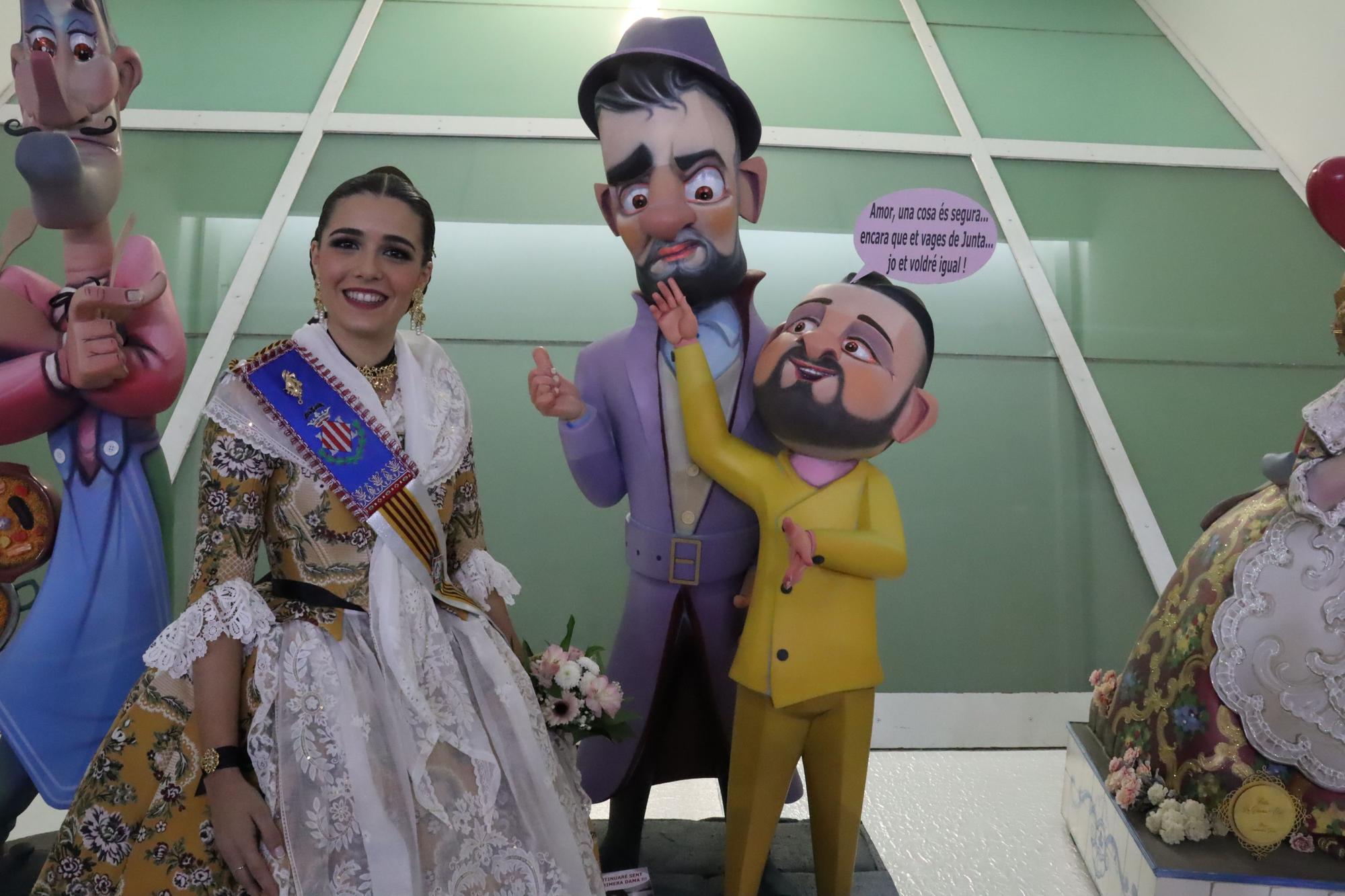 La comitiva oficial en la inauguración de la Exposición del Ninot