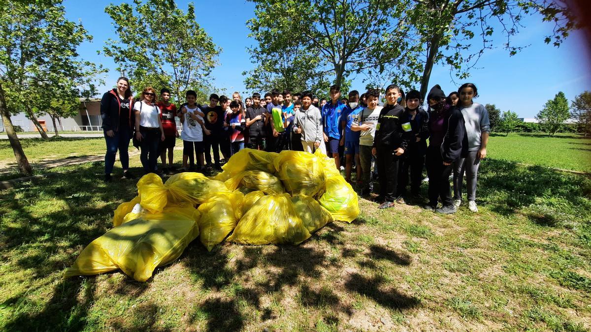 Un centenar d&#039;alumnes de primer d&#039;ESO de l&#039;Institut Ramon Muntaner de Figueres van participar ahir en una activitat d&#039;educació ambiental