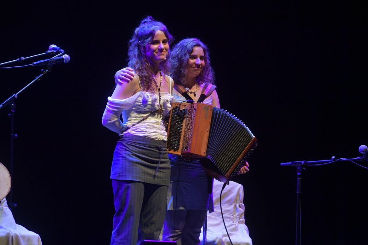Caamaño & Ameixeiras nos XXV Premios OPINIÓN da Música de Raíz. Caamaño & Ameixeiras nos XXV Premios OPINIÓN da Música de Raíz.