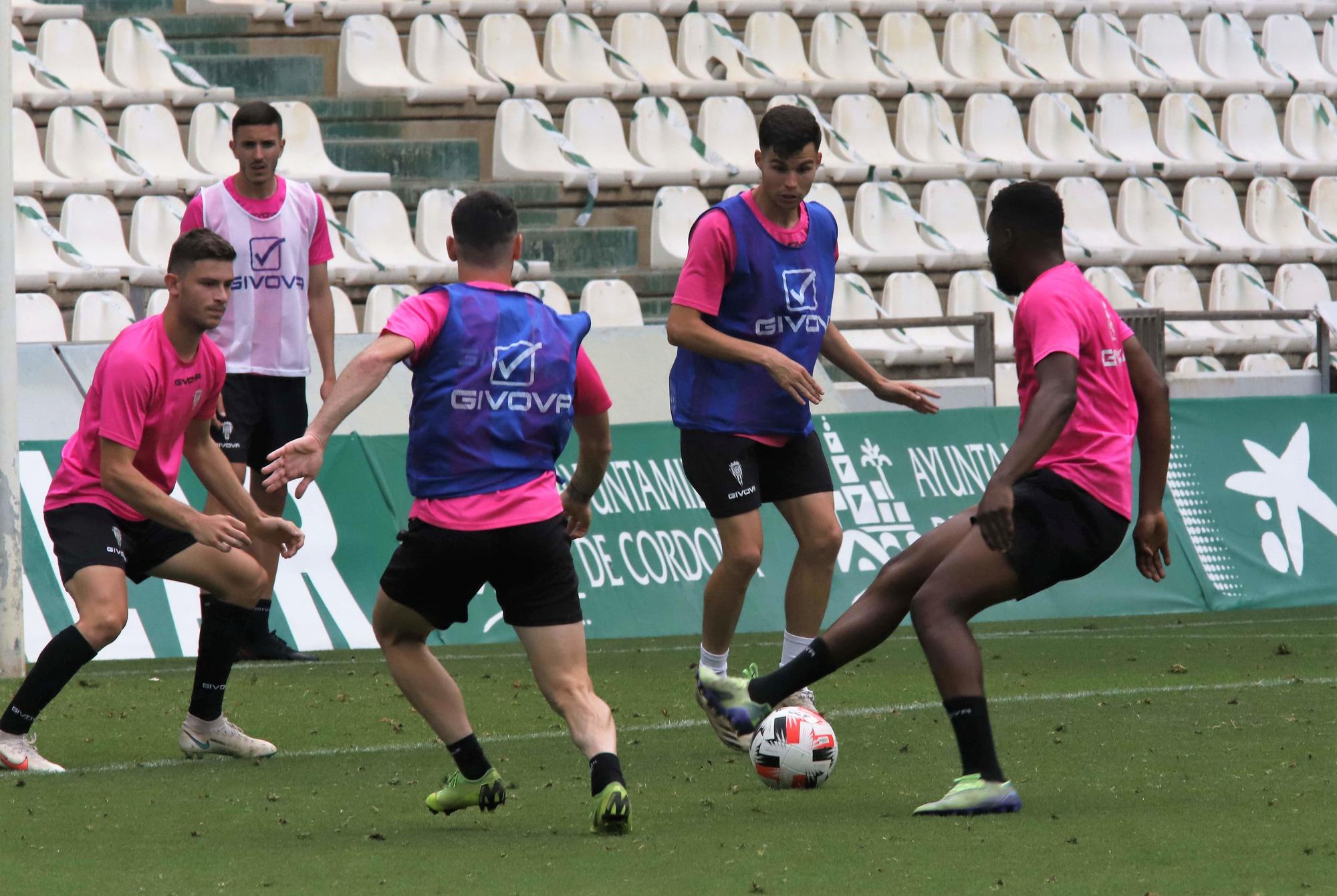 Entrenamiento del Córdoba CF tras el descenso a Segunda RFEF