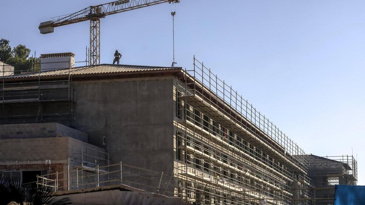 Una reciente imagen de las obras de reconstrucción del hotel Formentor