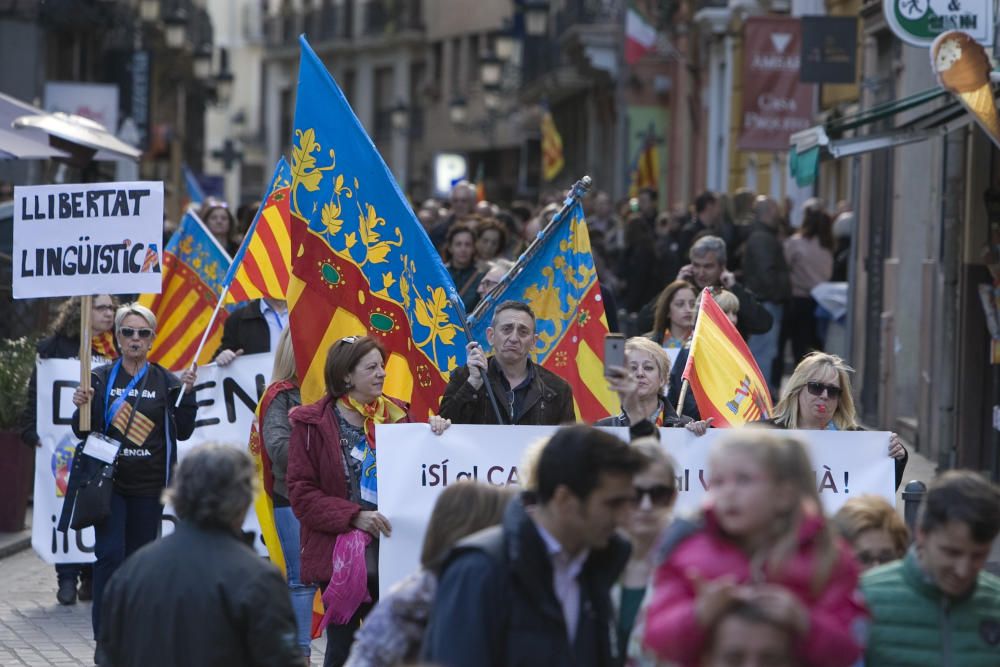 Manifestación en València contra el plurilingüismo