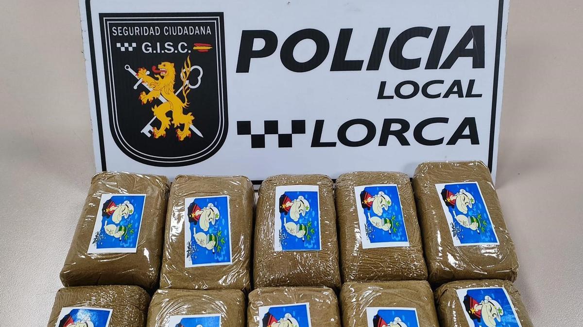 La droga incautada con pegatinas de Popeye el Marino.