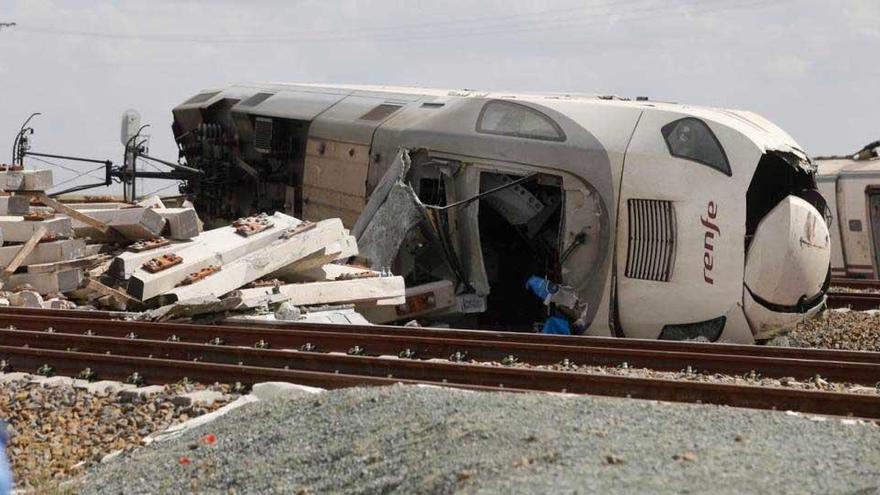 Dos fallecidos en el descarrilamiento en Zamora de un tren que viajaba de Ferrol a Madrid
