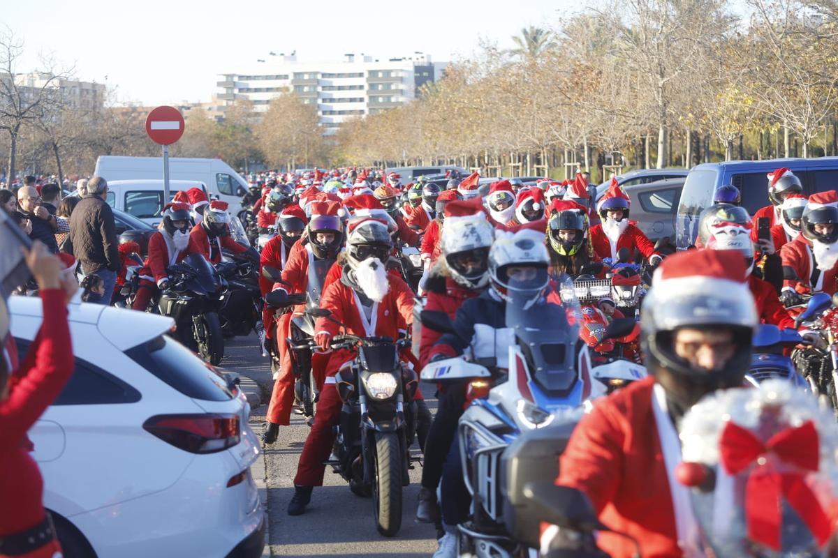 'Papanoelada' motera solidaria en València