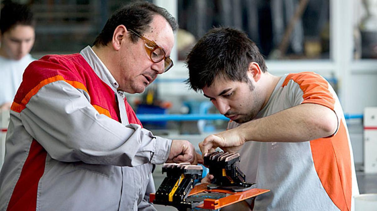 Seat contracta dls alumnes de la primera promoció de FP dual.