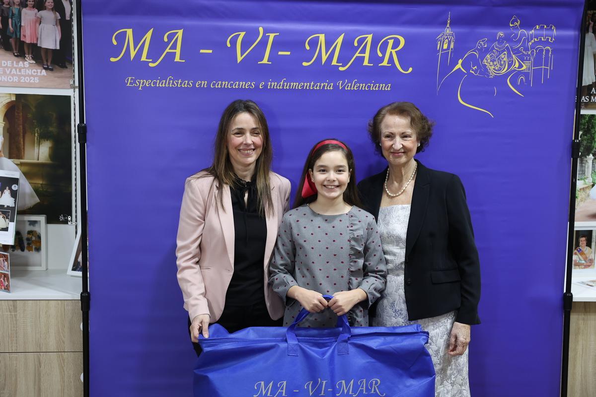 Mavimar entrega los cancanes del traje Siglo XVIII