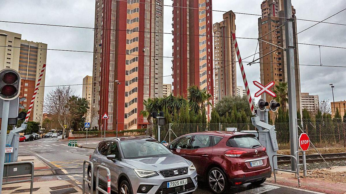 El paso a nivel de la avenida de Andalucía que entra dentro del proyecto. | DAVID REVENGA