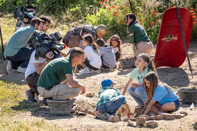 Los escolares de Mérida se convierten en arqueólogos por un día