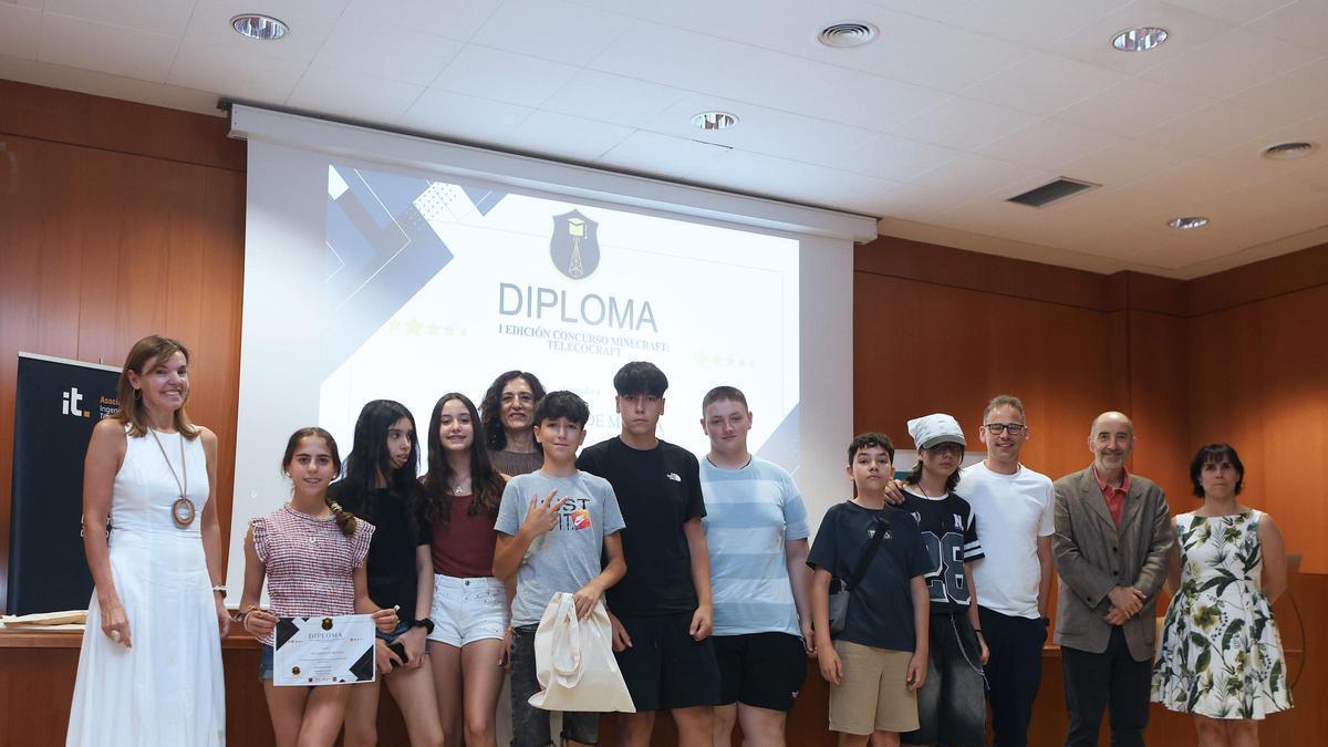 El equipo zamorano recoge su premio en Valladolid.