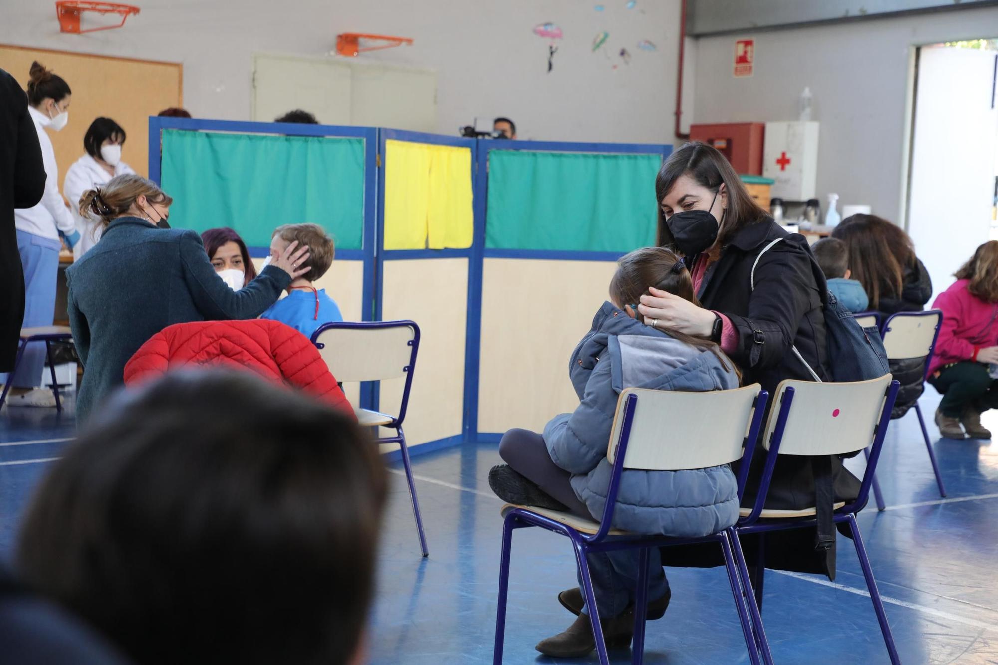 Sanidad vacuna desde hoy a los niños de 5 a 8 años en los colegios de la C. Valenciana