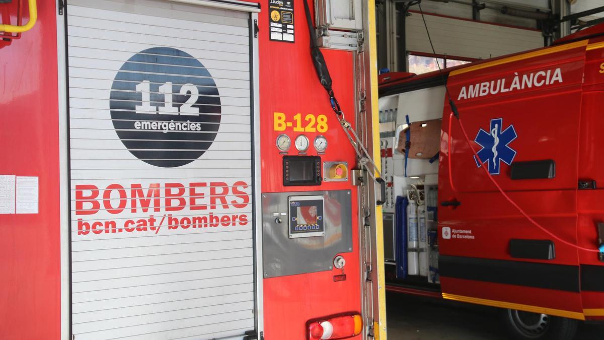 Camions de bombers al parc de l'Eixample