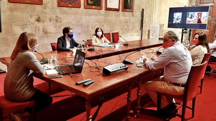 Restauración cree que puede ser preferible extinguir contratos antes que alargar los ERTE