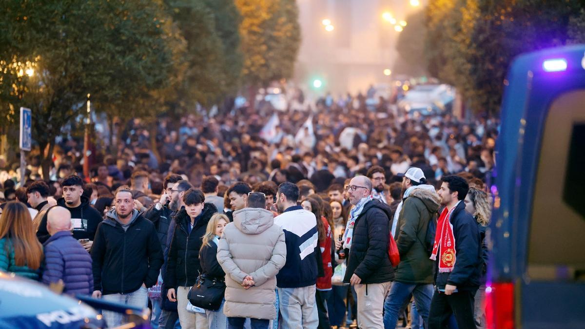 La afición del Celta calienta Balaídos antes del partido contra el PAOK