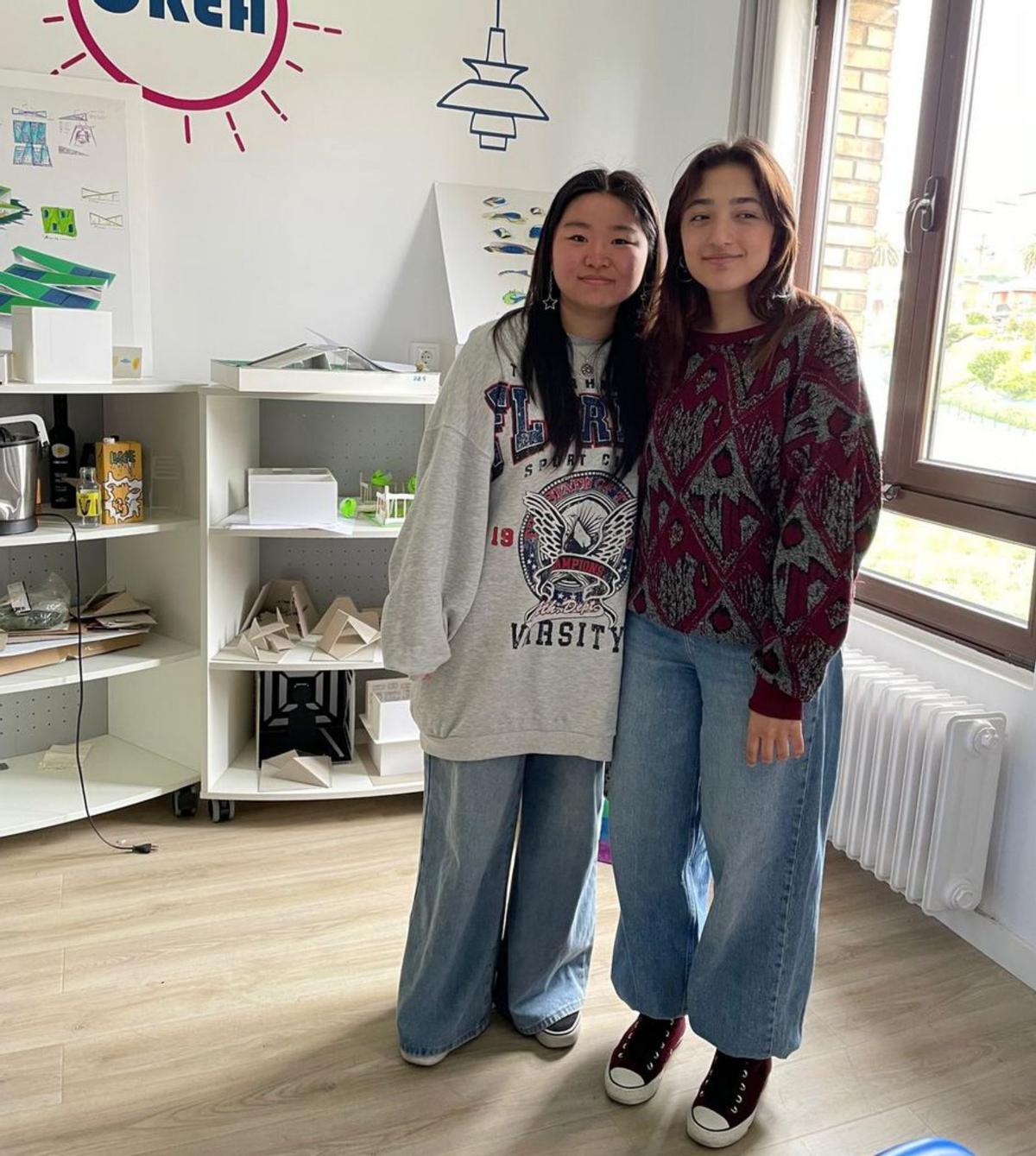 Las alumnas Na Elena Zhu Chen y Laura Sofía Rivera. 