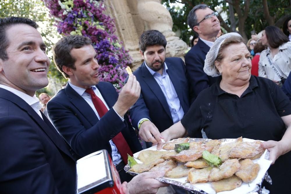 Pablo Casado visita las barracas de Murcia