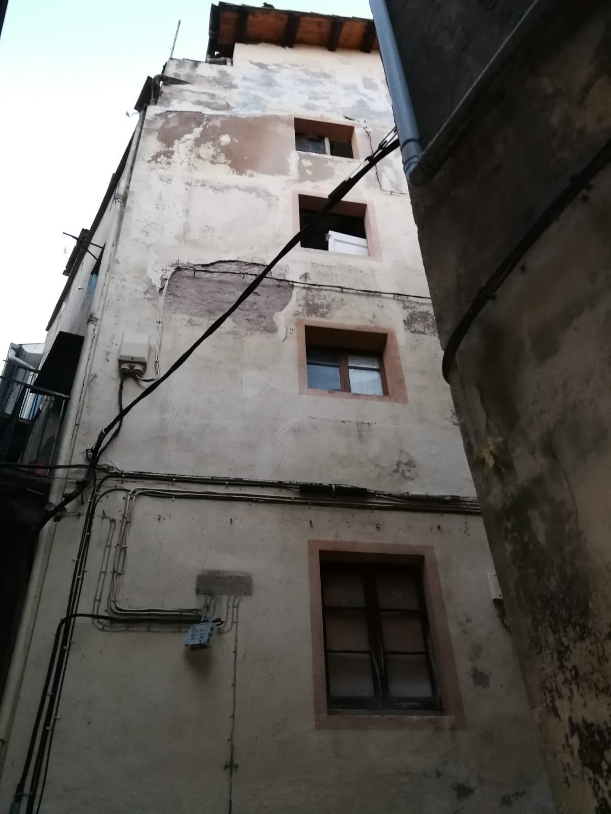 Cases en mal estat al Barri Vell de Berga