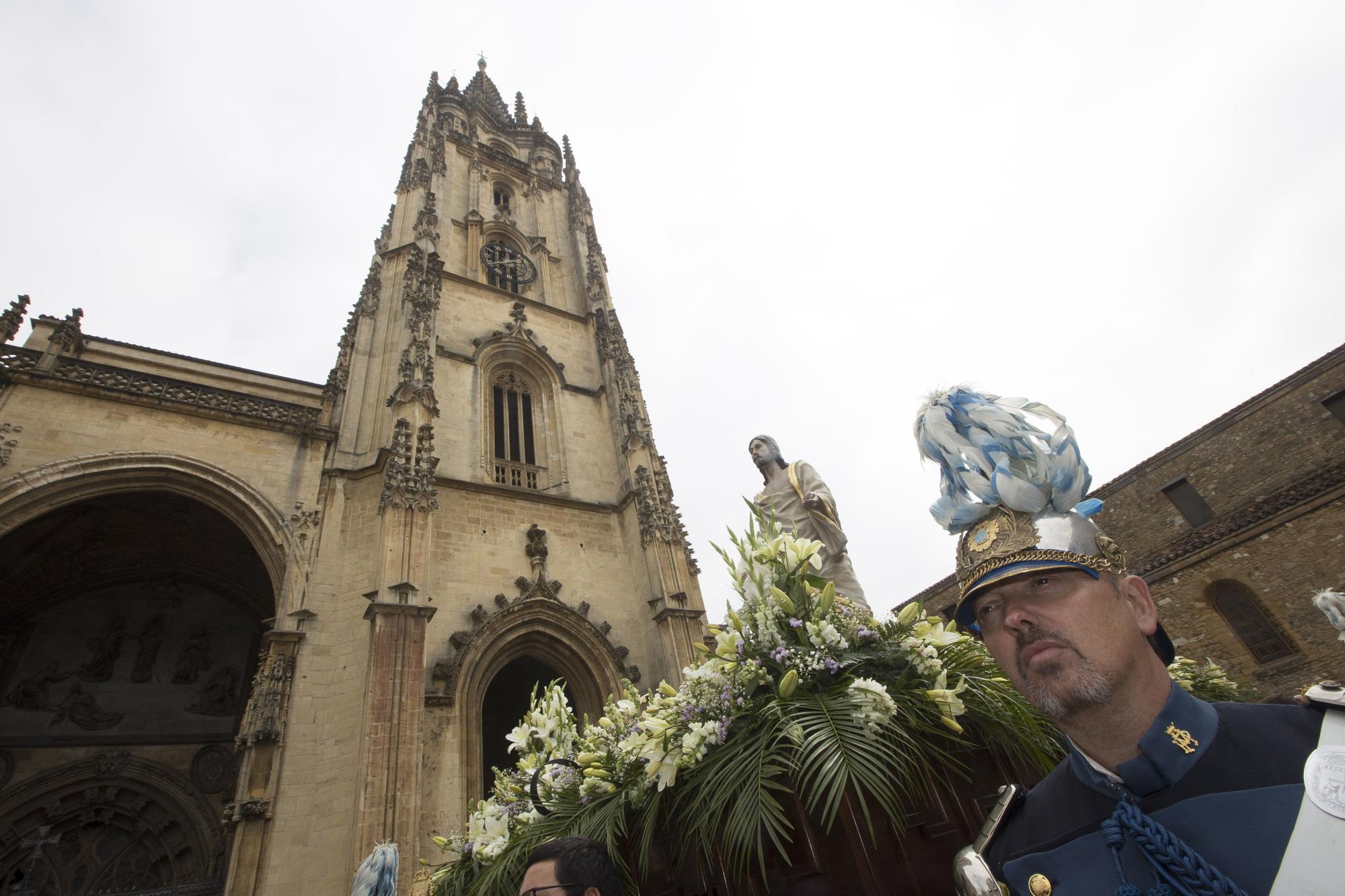 EN IMÁGENES: Así fue la misa de resurreción y proceción del Resucitado en Oviedo