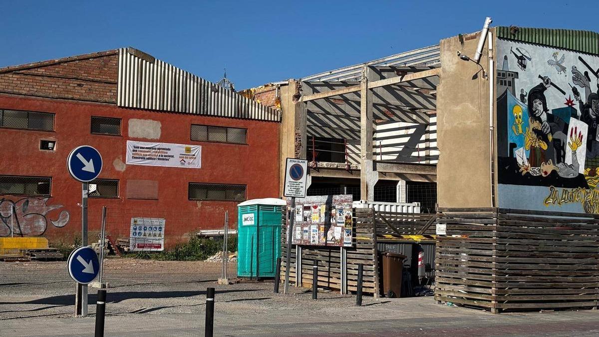 L'antiga nau de les Faixes que es remodelarà, durant la fase d'enderroc