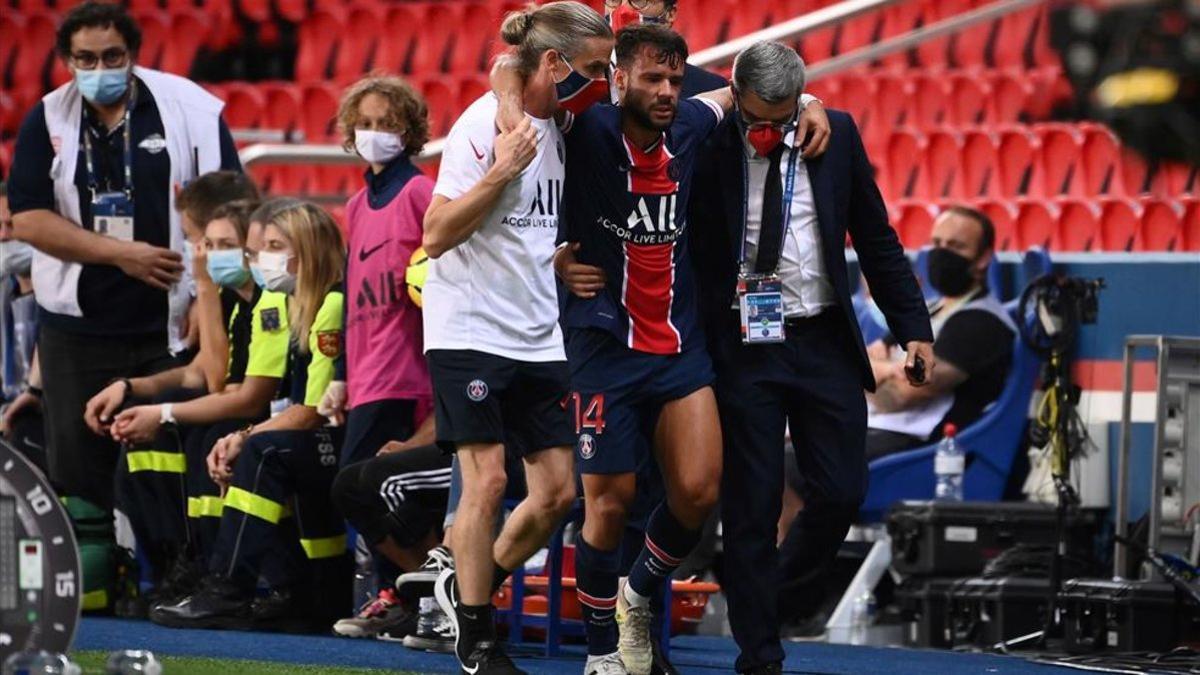 Bernat abandonó el terreno de juego ante el Metz con mucho dolor