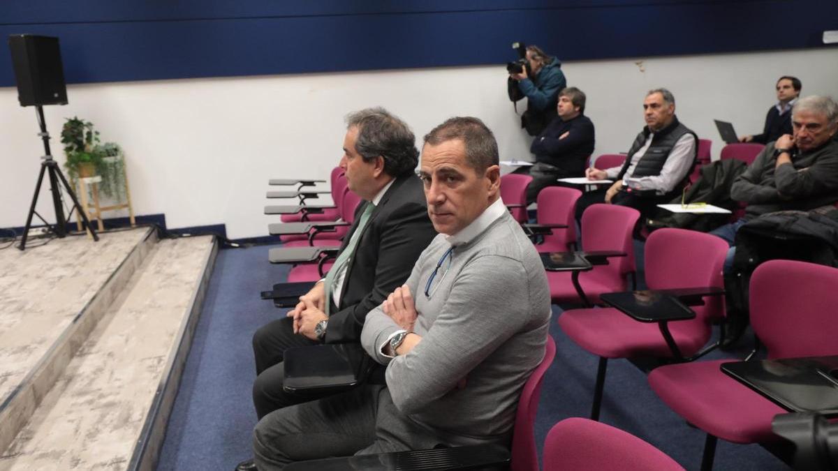 Los consejeros Forcén y Aguilar, en una junta de accionistas.