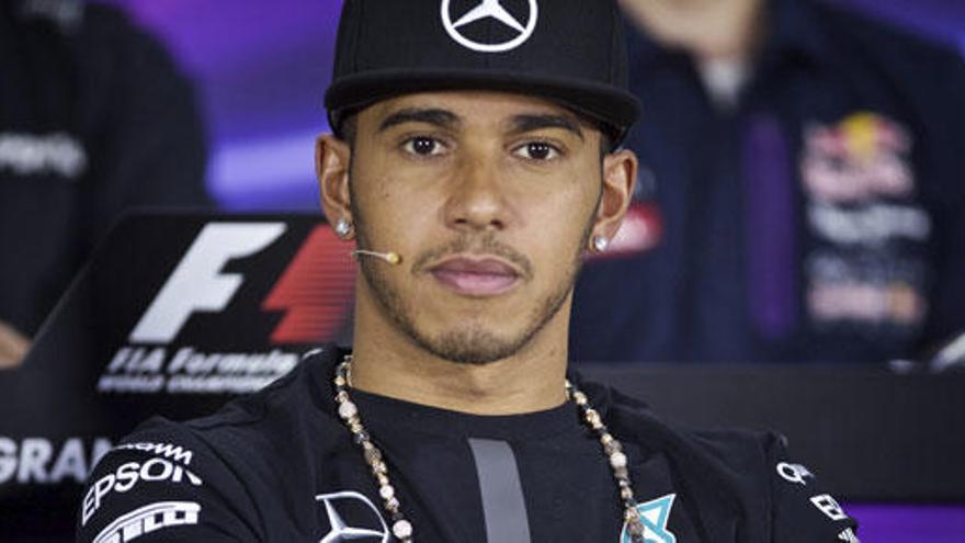 Hamilton: &quot;No hay problemas con el equipo, confío en ellos al 100%&quot;