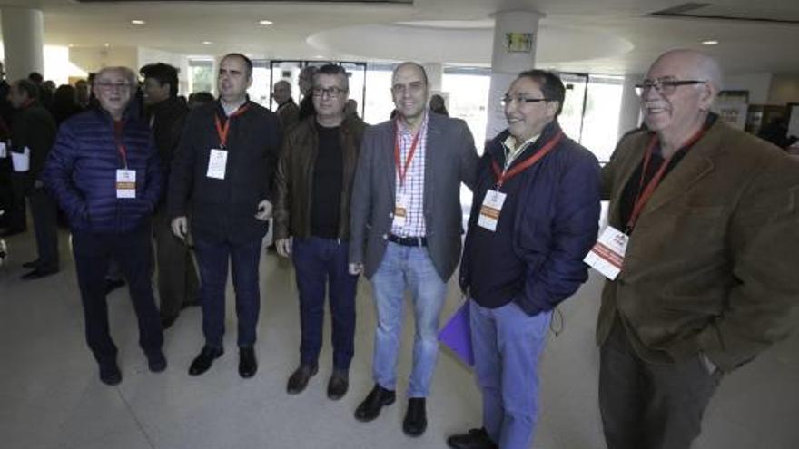 Franco junto a Gabriel Echávarri y otros cargos del PSPV en Alicante, en foto del pasado domingo.