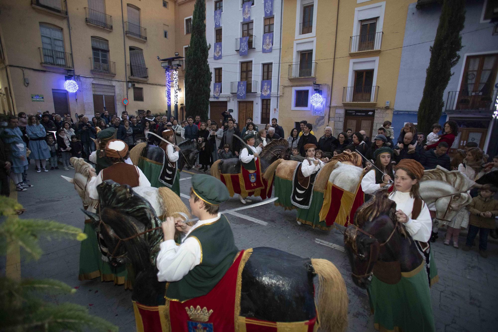 Ontinyent se vuelca con la tradiconal procesión de la Puríssima