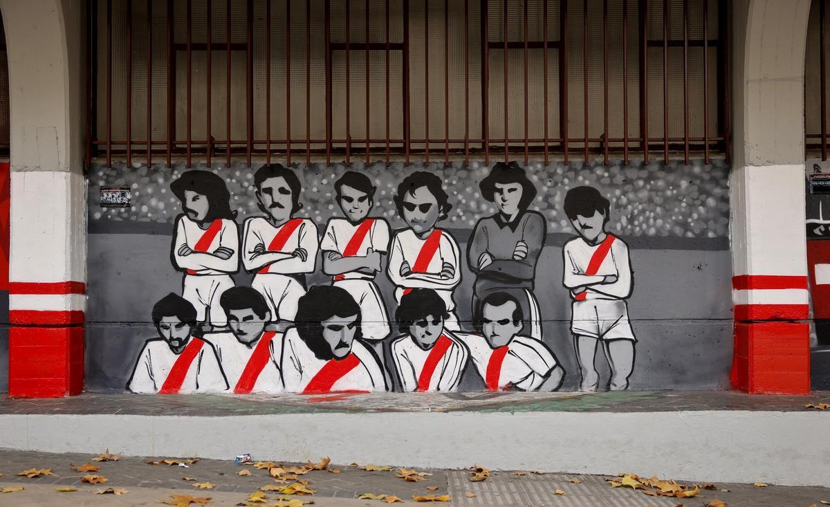 Los nuevos murales del Rayo en el Estadio de Vallecas.
