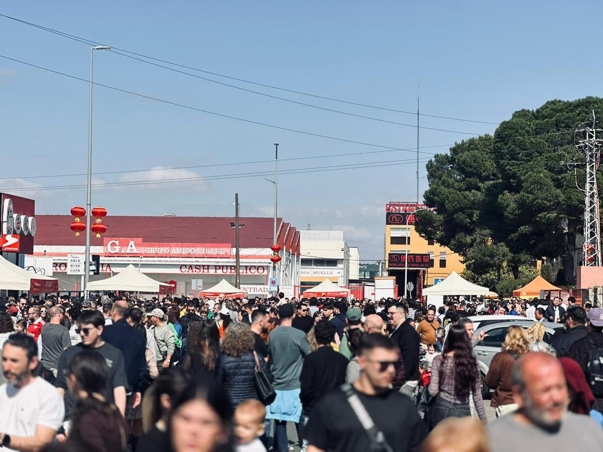 Vista panorámica del público en la fiesta del Año Nuevo Chino en Sevilla.