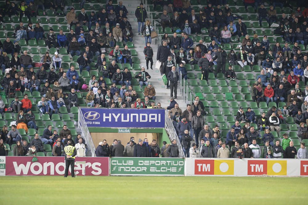 El Elche gana al Olot pidiendo la hora (2-1)