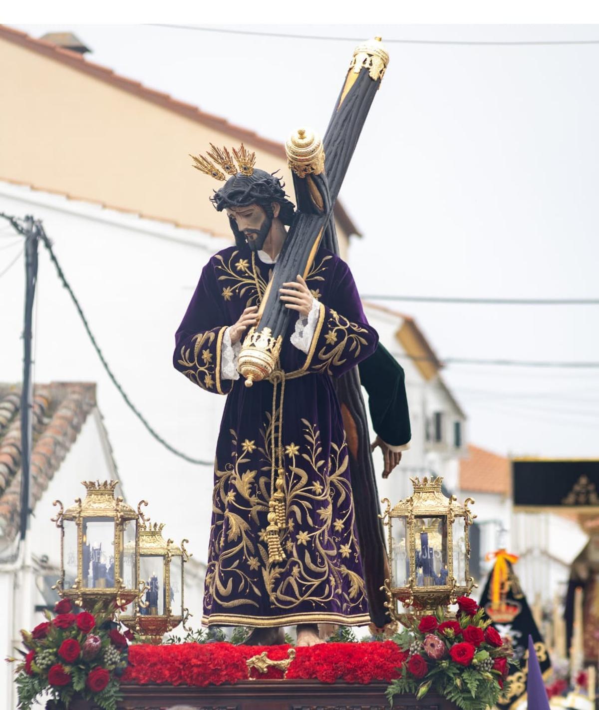 El Nazareno de Alanís, con su túnica del estandarte.