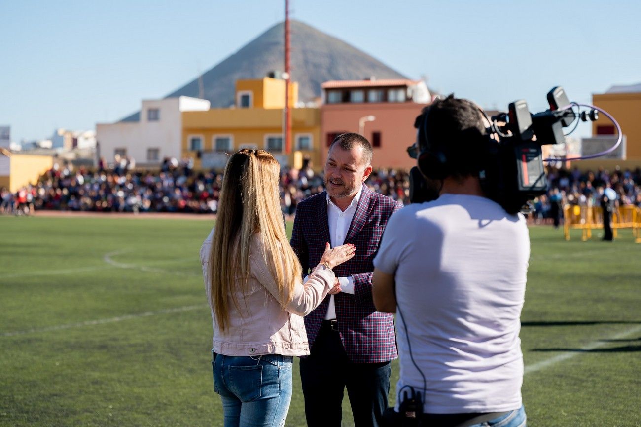 Miles de personas llenan de ilusión el Estadio de Barrial en la llegada de los Reyes Magos