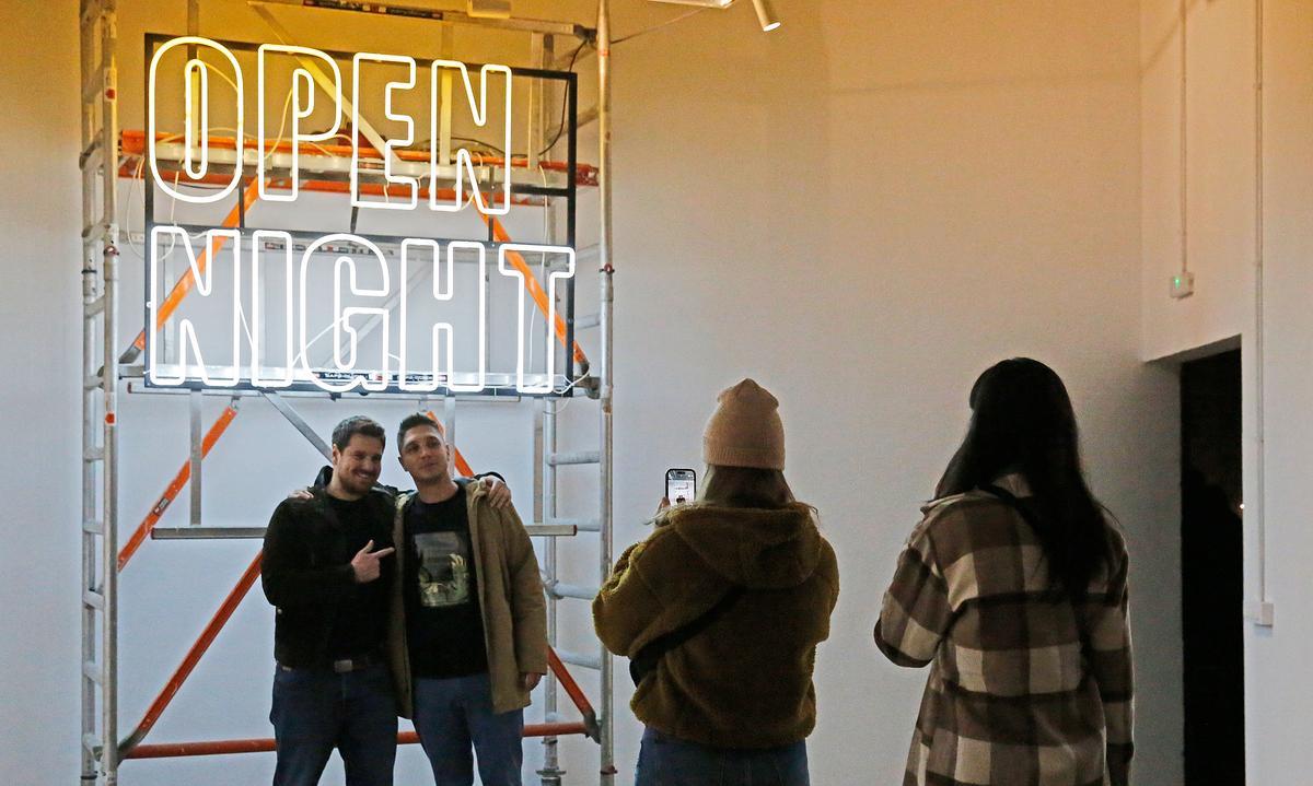 Poblenou Open Night. Light Art Party en BAU Edificion Granada.