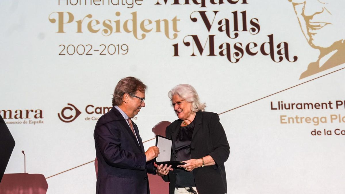 Santacreu entrega la distinción a Ana Duran