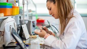 Prótesis estudiante