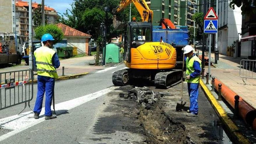 Obras de saneamiento en Moreira Casal. // Iñaki Abella