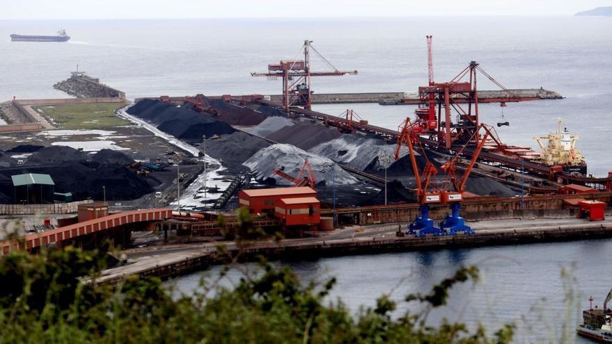 El Muelle Ingeniero Olano, con la terminal de Ebhisa tras el mismo.