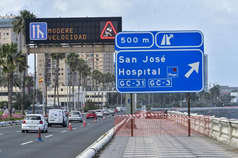 Carril derecho de la GC-1 y paseo marítimo cerrados