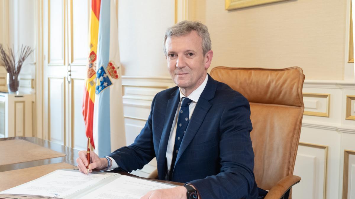 Alfonso Rueda firma el decreto con el nombramiento de los nuevos conselleiros